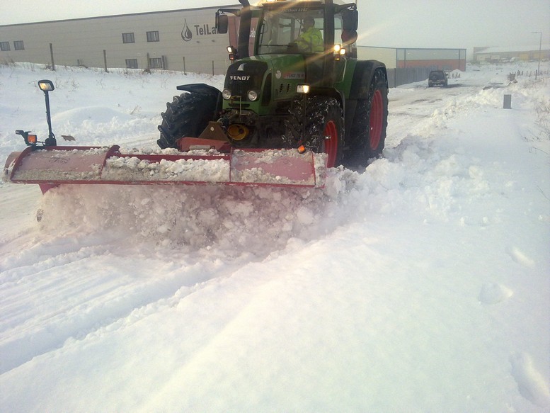 tractor snow ploughing tullow 2010 tractor snow ploughing tullow 2010