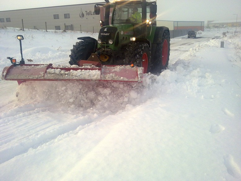 tractor snow ploughing tullow 2010